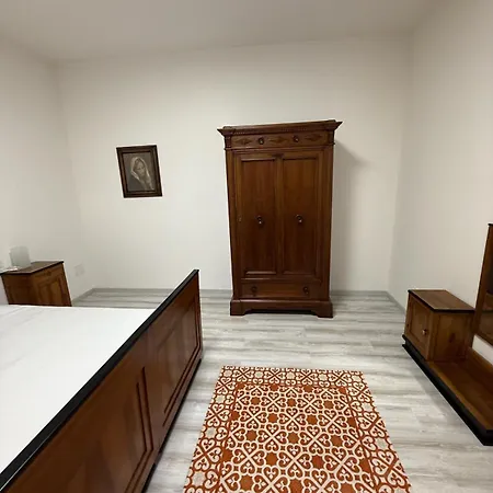 Elena's - Casa Gialla