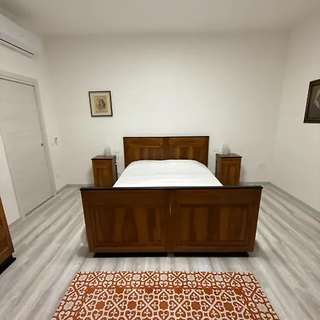 Elena's - Casa Gialla Rum i privatbostad Quartesana