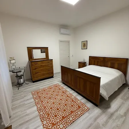 Elena's - Casa Gialla Rum i privatbostad