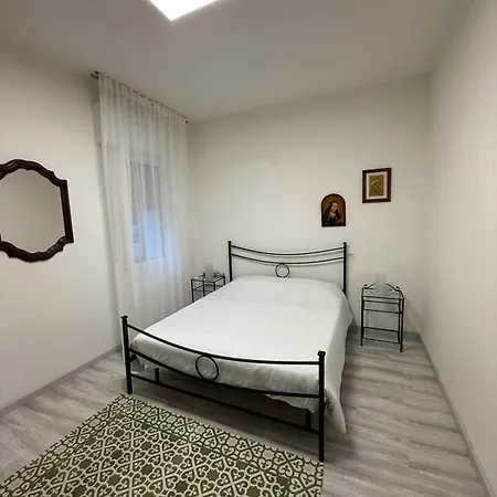 Elena's - Casa Gialla Rum i privatbostad Quartesana